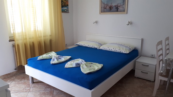 Apartmaji Zvezda, Obala