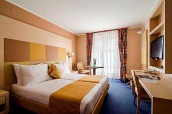 Hotel Delfin, Obala