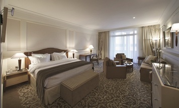 Kempinski Palace Portorož, Obala