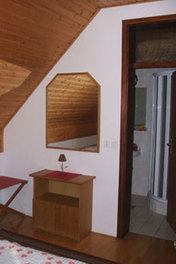 Štravs rooms, Dolenjska