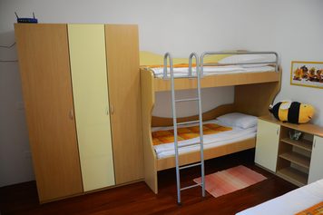 Villa - apartmaji Almira Izola, Obala