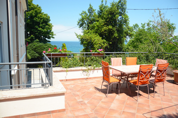 Villa - apartmaji Almira Izola, Obala 