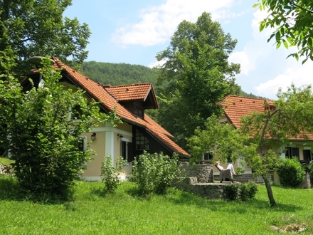 Posestvo Gradenc – počitniška hiša Žužemberk, Dolenjska