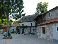 Homemade dishes and goods Pr Betanci in the park Škocjanske jame, Divača