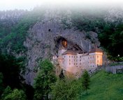 Il castello Predjamski grad, Postojna