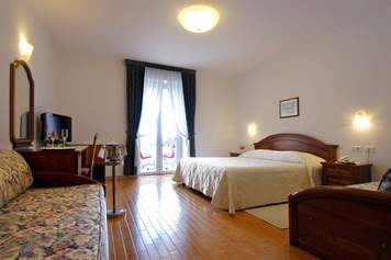 Hotel Marko, Coast